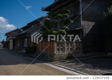 拍攝三重縣龜山市關宿的街景,這裡是東海道第47個驛站城鎮,保留江戶時代的街景。 拍攝三重縣龜山市關宿的街景,這裡是東海道第47個驛站城鎮,保留江戶時代的街景。 119437299