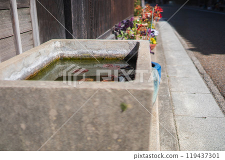 拍攝三重縣龜山市關宿的街景,這裡是東海道第47個驛站城鎮,保留江戶時代的街景。 拍攝三重縣龜山市關宿的街景,這裡是東海道第47個驛站城鎮,保留江戶時代的街景。 119437301