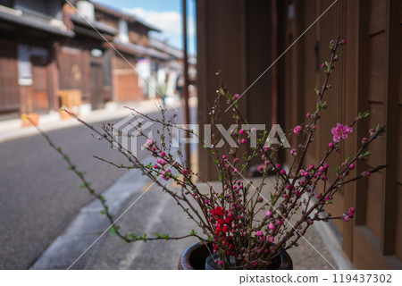 拍攝三重縣龜山市關宿的街景，這裡是東海道第47個驛站城鎮，保留江戶時代的街景。 119437302