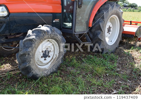 Agricultural machinery tractor 119437409
