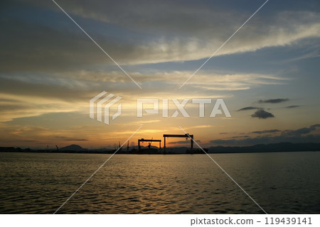夕陽照亮的碼頭 夕陽照亮的碼頭 119439141