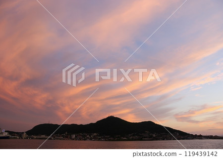 函館山被夕陽染紅 函館山被夕陽染紅 119439142