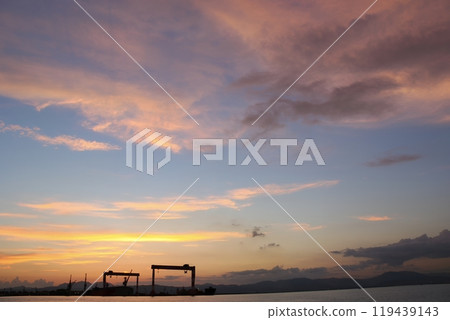 夕陽照亮的碼頭 夕陽照亮的碼頭 119439143