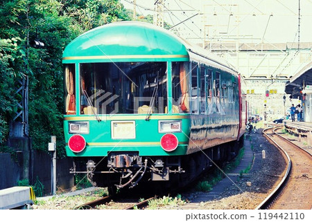 停駐逗子（夢空館車）的24系客車專列 119442110
