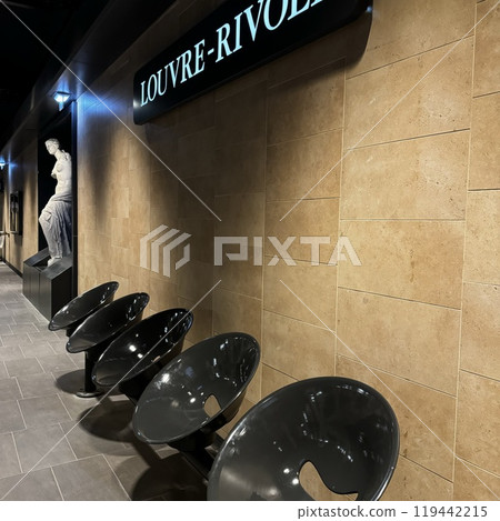 Metro in Paris 119442215