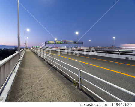 A view of the Kinki Expressway and Osaka Central Circular Route crossing the Yamato River at dawn 119442620