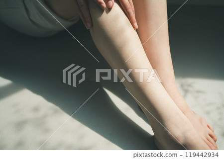 年輕女性的足部護理 119442934