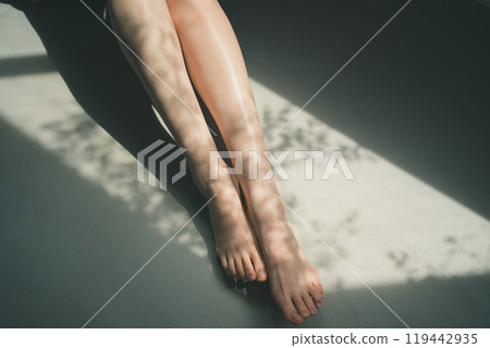 年輕女性的足部護理 119442935