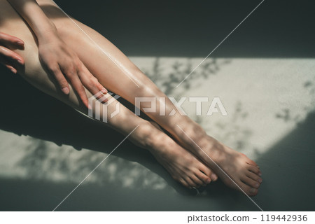 年輕女性的足部護理 119442936