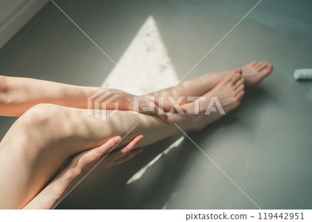 Foot care that involves massaging oil into the feet Foot care that involves massaging oil into the feet 119442951