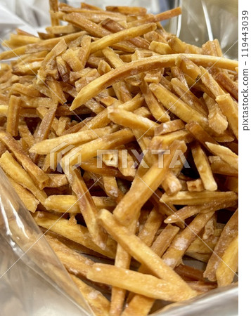 A mountain of freshly fried potato chips, a sweet potato snack 119443039