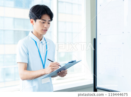 護理人員男 119444675