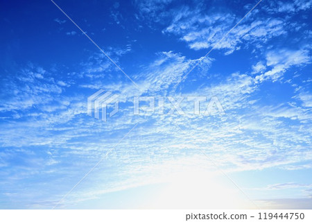 早晨多雲的天空 119444750