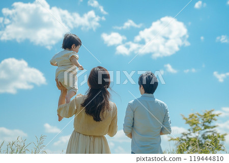 A moment of enjoying family bonding under the blue sky 119444810