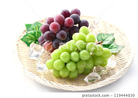Autumn flavors: Shine Muscat and Pione (white background) 119444830