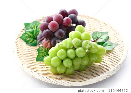 Autumn flavors: Shine Muscat and Pione (white background) 119444832