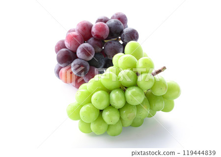 Autumn flavors: Shine Muscat and Pione (white background) 119444839