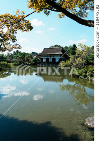 Early autumn at Heian Shrine in Kyoto (photographed in mid-October) 119445392