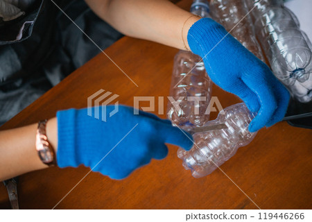 woman hand holding cutter for cutting plastic bottle 119446266