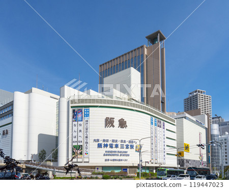 The exterior of Kobe Hankyu against a blue sky (April 2024) The exterior of Kobe Hankyu against a blue sky (April 2024) 119447023