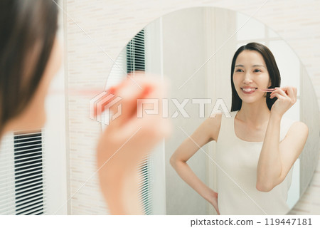 做牙膏的少婦 做牙膏的少婦 119447181