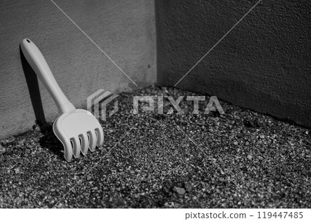 Shovel leaning against a wall 119447485