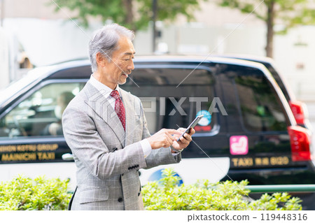 Businessman calling a taxi with a smartphone 119448316