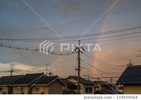 日本岡山縣岡山市住宅區清晨美麗的天空 119450564