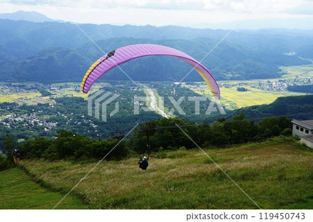 八方尾根宇佐台俯瞰滑翔傘 9 月 白馬村 10 富士山和白馬村/八方尾根宇佐台 119450743