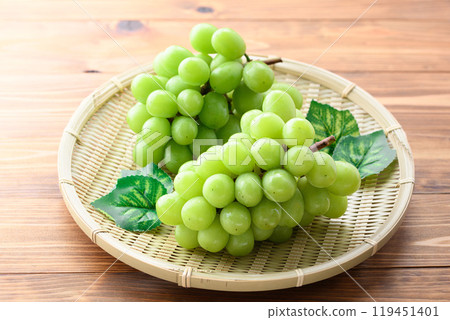 Autumn taste Shine Muscat (wood grain background) 119451401