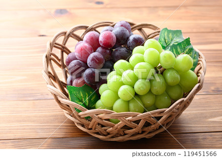 Autumn flavors: Shine Muscat and Pione (wood grain background) 119451566