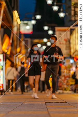 心齋橋筋商店街大阪市大阪府關西近畿地區城市摩天大樓夏季旅遊市中心浪速遊客 119451693
