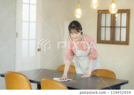 Apron woman Apron woman 119452934