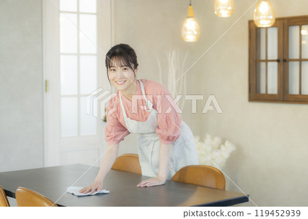 Apron woman 119452939