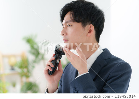 Shaving businessmen 119453014