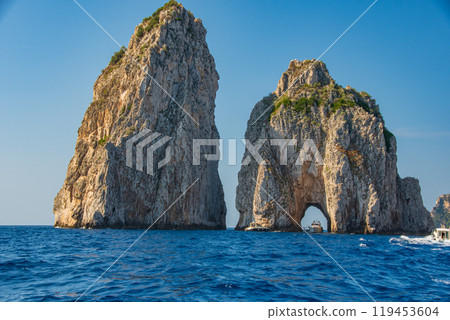 卡布里島美麗的城市景觀與義大利的藍洞 119453604