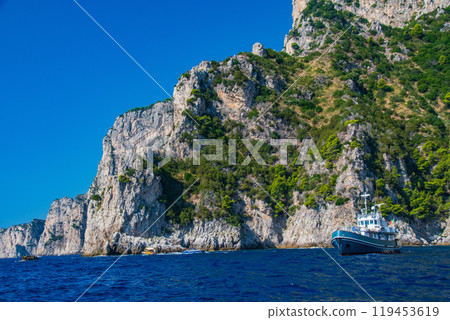 卡布里島美麗的城市景觀與義大利的藍洞 119453619