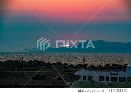 義大利日落和卡布里島的美麗景色 119453891