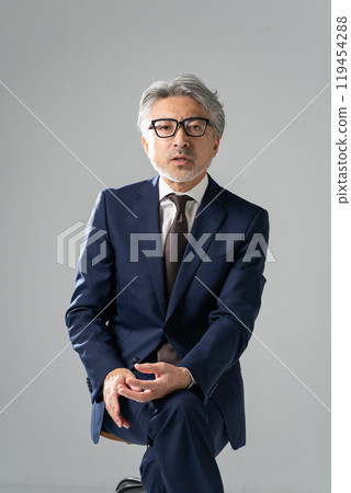 Businessman gray hair interview 119454288