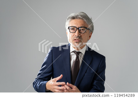 Businessman gray hair interview 119454289