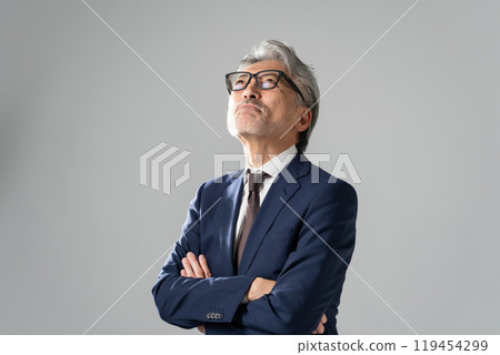 商人白髮思考 119454299