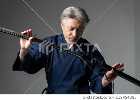Craftsman, Samue, Gray-haired man, Sword 119454383