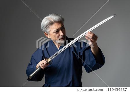 Craftsman, Samue, Gray-haired man, Sword 119454387