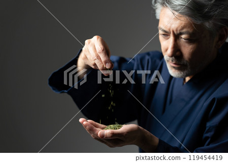 Craftsman, Samue, Gray-haired man, Tea 119454419