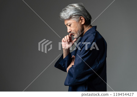 Craftsman, Samue, Gray-haired man, worried 119454427
