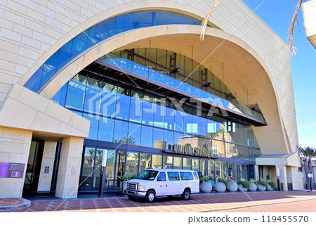 Shuttle bus arrival gate Union Station East Exit Station Building Shuttle bus arrival gate Union Station East Exit Station Building 119455570