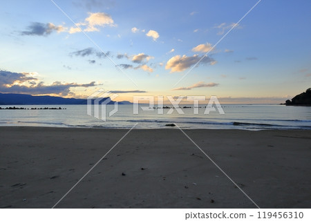秋天的蘭花島海岸的黃昏(北海道小樽市) 秋天的蘭花島海岸的黃昏(北海道小樽市) 119456310