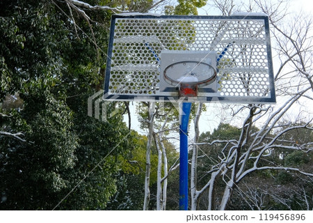 Basketball goal at outdoor park facility in winter 119456896