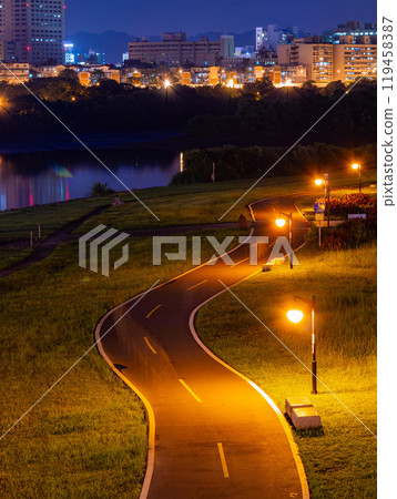 Night landscape of the Jingmei Riverside Park 119458387