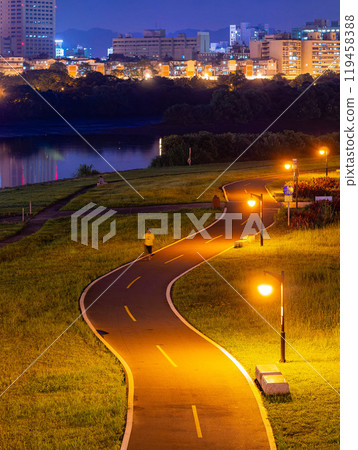 Night landscape of the Jingmei Riverside Park 119458388